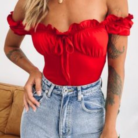 LAST CHANCE 🍀3/$20🍀 Beginning Boutique Josefina Red Bodysuit - Picture 2 of 11